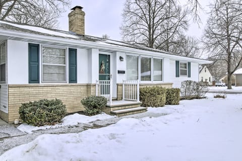 Green Bay Home: 3 Blocks to Lambeau Field! House in Ashwaubenon