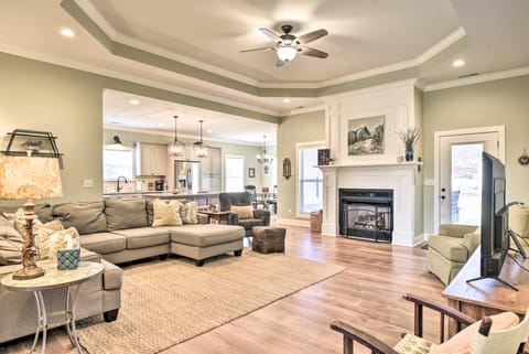 Newly Built Arab Abode Near Guntersville Lake House in Alabama