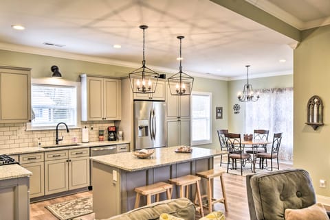 Newly Built Arab Abode Near Guntersville Lake House in Alabama