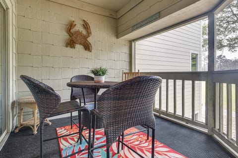 Golf Course Home w/ Balcony in North Myrtle Beach! Apartment in Little River