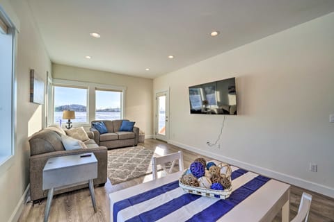 Bright La Conner Getaway w/ Mountain Views! Apartment in La Conner