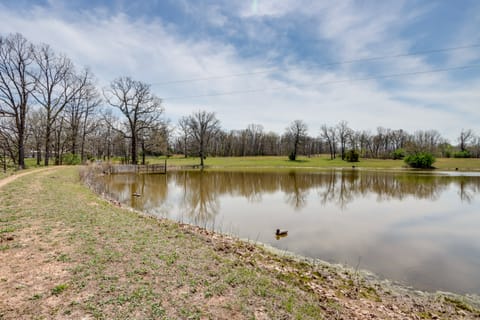 Reteat on 45 Acres! Spacious Family Apt in Lebanon Apartment in Ozark Mountains