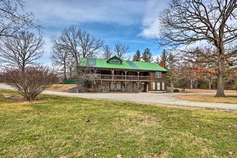 Reteat on 45 Acres! Spacious Family Apt in Lebanon Apartment in Ozark Mountains