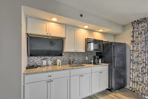 Oceanfront Condo w/ Views in North Myrtle Beach! Apartment in North Myrtle Beach