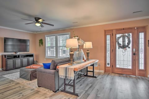 Charming Retreat on 20 Acres w/ Private Lake! House in Walterboro