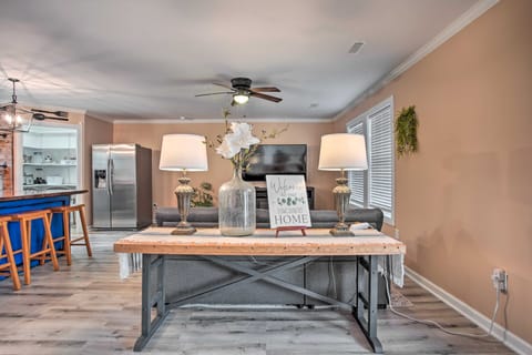 Charming Retreat on 20 Acres w/ Private Lake! House in Walterboro