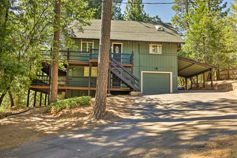 Near Trails: Cabin w/ 2-Level Deck in Twain Harte House in Twain Harte