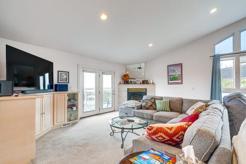 Inviting Great Falls Home w/ Wraparound Deck! House in Great Falls