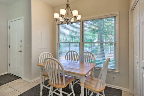 Walk to Beach: HHI Townhome w/ Pool Access! Apartment in South Forest Beach