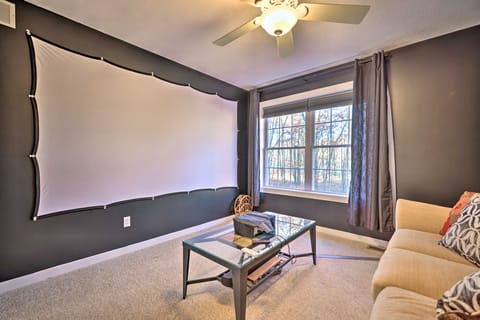 Chic Poconos Getaway w/ Deck & Home Theater! House in Pocono Pines