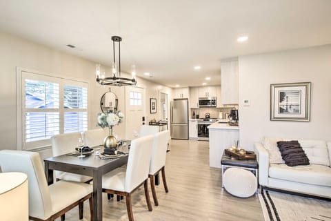 Chic Lincoln City Retreat on Oregon Coast House in Devils Lake