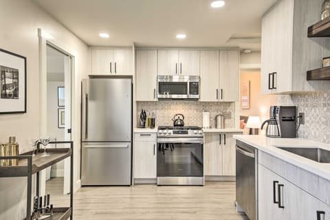 Chic Lincoln City Retreat on Oregon Coast House in Devils Lake