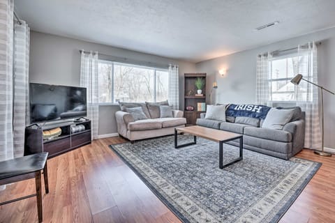 Cozy South Bend Retreat < 2 Mi to Notre Dame! House in Mishawaka