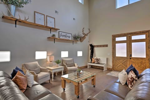 Modern Farmhouse w/ Patio, Grill & Mtn Views! House in Utah