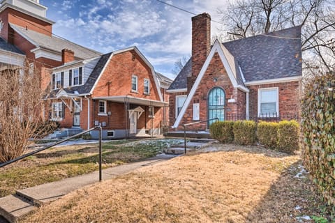 Pet-Friendly Louisville Home: Near Distilleries! Cottage in Louisville