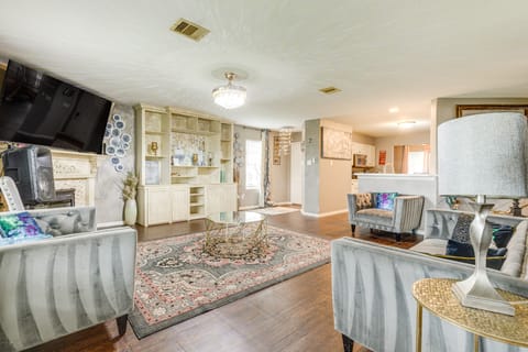 Covered Patio & Yard: Family Home in Katy House in Houston