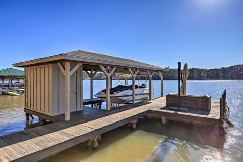 Pet-Friendly Lake Sinclair Home w/ Boat Dock! House in Lake Sinclair