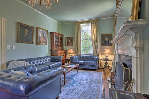 Historic Warrenton Home w/ Patio & Hot Tub! House in Warrenton