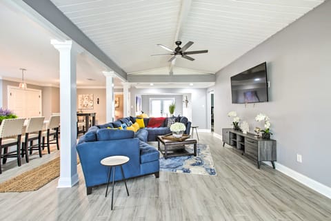 Vibrant Terrytown Home w/ Yard ~ 6 Mi to NOLA House in Terrytown