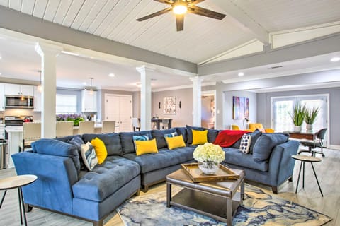 Vibrant Terrytown Home w/ Yard ~ 6 Mi to NOLA House in Terrytown