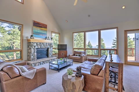 Spacious Evergreen Home w/ Picturesque Views House in Evergreen