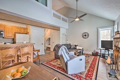 < 1 Mi to Jack Frost: Lake Harmony Townhome! Apartment in Kidder Township