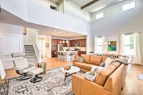 Hike & Ski: Stunning Home w/ Hot Tub in Granby! House in Granby