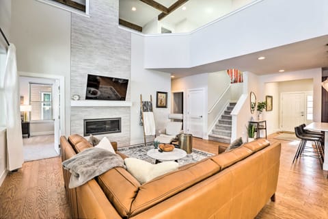 Hike & Ski: Stunning Home w/ Hot Tub in Granby! House in Granby