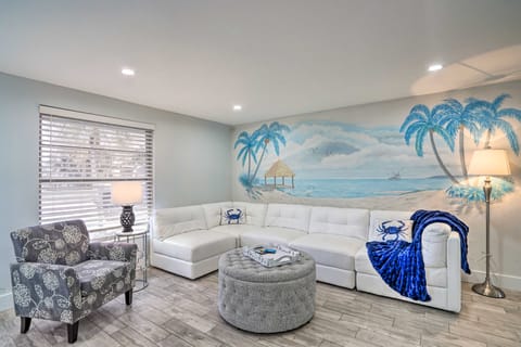 Waterfront Matlacha Paradise w/ Hot Tub & Dock! House in Matlacha