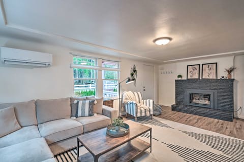 2-Acre Farmhouse in Redmond w/ Deck & Grill! House in Redmond