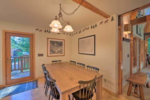 'Wild Huckleberry Cabin' in Alpine: Fire Pit, Deck House in Wyoming