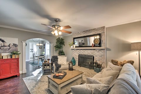 Modern Florence Getaway w/ Patio & Grill! House in Florence