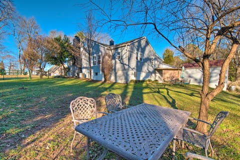 Modern Florence Getaway w/ Patio & Grill! House in Florence