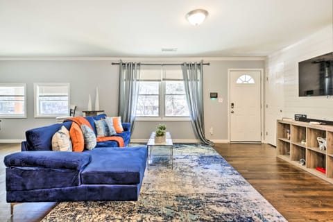 Fire Pit & Deck: Atlanta Home ~ 8 Mi to Dwtn! House in Atlanta