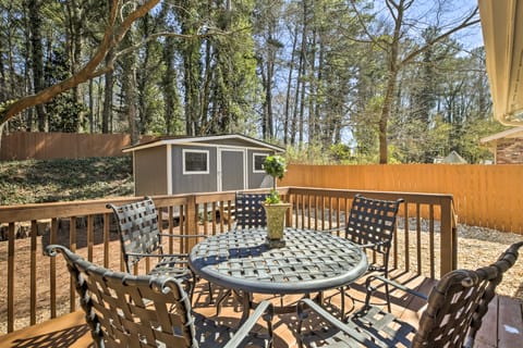 Fire Pit & Deck: Atlanta Home ~ 8 Mi to Dwtn! House in Atlanta