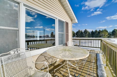 Cozy Tawas City Home w/ Views of Lake Huron! House in Tawas City
