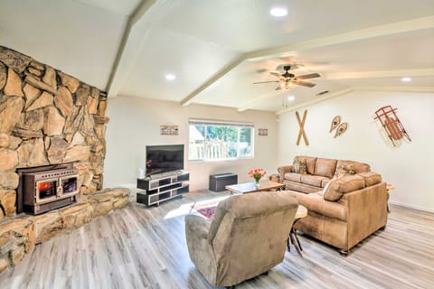 Furnished Deck & Fire Pit: Sherwood Forest Cabin House in Twain Harte