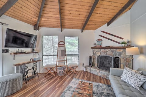 1 Mi to Beech Mtn Slopes! Hilltop Sanctuary House in Beech Mountain