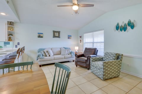 Cozy PCB Condo < 1/2 Mile to Public Beach Access! Apartment in Panama City Beach