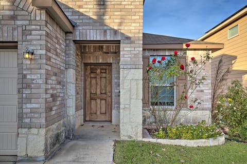 San Antonio Home w/ Hot Tub: Near Golf & Shopping House in San Antonio