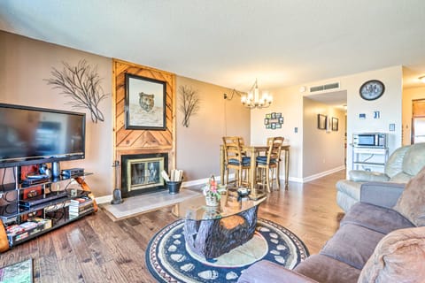 Gatlinburg Condo w/ Pool, Hot Tub, & Mtn Views! Apartment in Gatlinburg