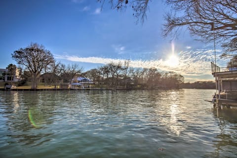 10 Mi to New Braunfels: Waterfront Seguin Gem House in McQueeney
