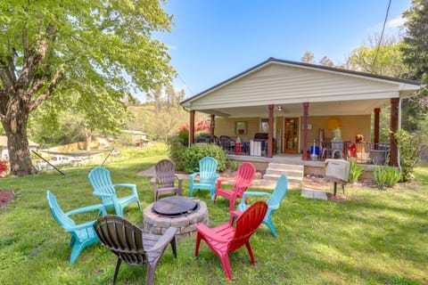 Fire Pit & Game Room: Family Home in Marshall House in Buncombe County
