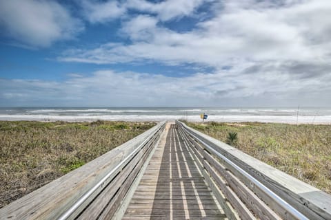 Ormond Beach Home w/ Screened Porch, Walk to Shore House in Daytona Beach