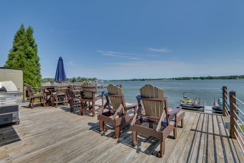 Lakefront Home w/ Rooftop Deck, Grill, Games! House in Buckeye Lake