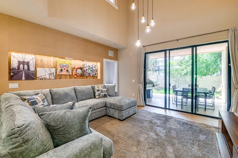 Magic Villas Townhome ~ 5 Mi to Disney Parks! Apartment in Bay Lake