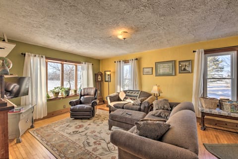 Quaint & Family-Friendly Watertown Farmhouse! House in Wisconsin