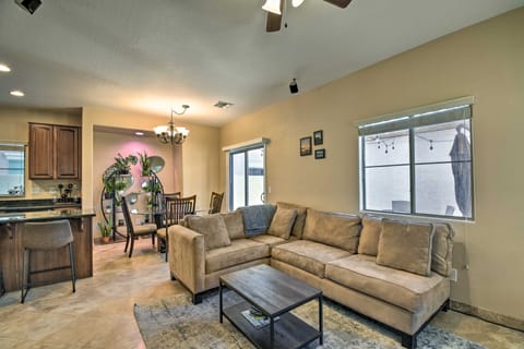 2-Story Unit w/ Patio! Group Getaway in Surprise House in Surprise