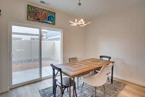 Modern Townhome ~ 3 Mi to Dtwn Grand Junction Apartment in Grand Junction