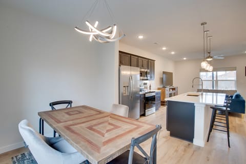Modern Townhome ~ 3 Mi to Dtwn Grand Junction Apartment in Grand Junction